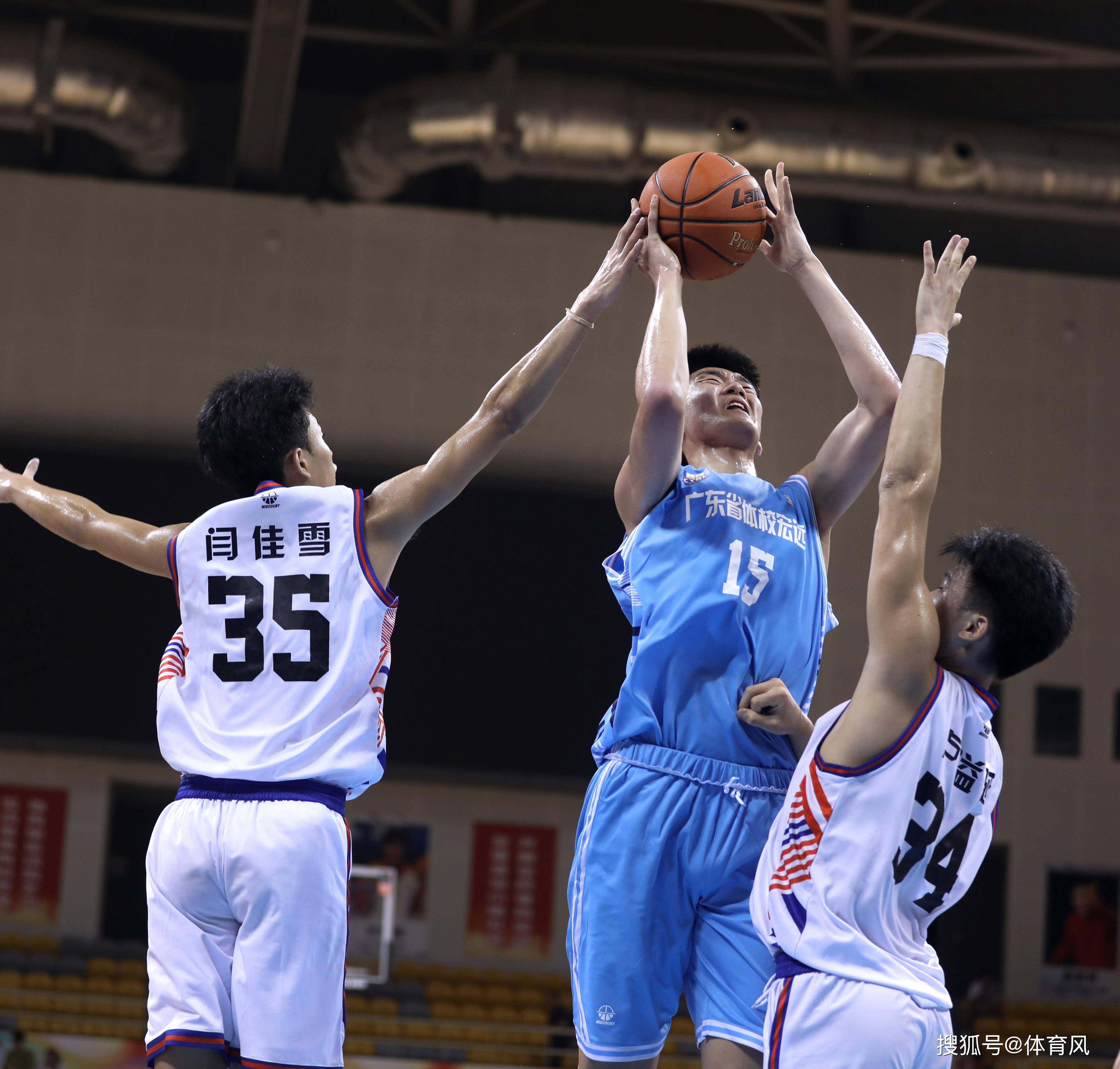 九游体育官网-包含今夜CBA常规赛传出新动向，广东宏远强势反弹，管理层表态——球迷炸锅，数据趋势出现新变化的词条