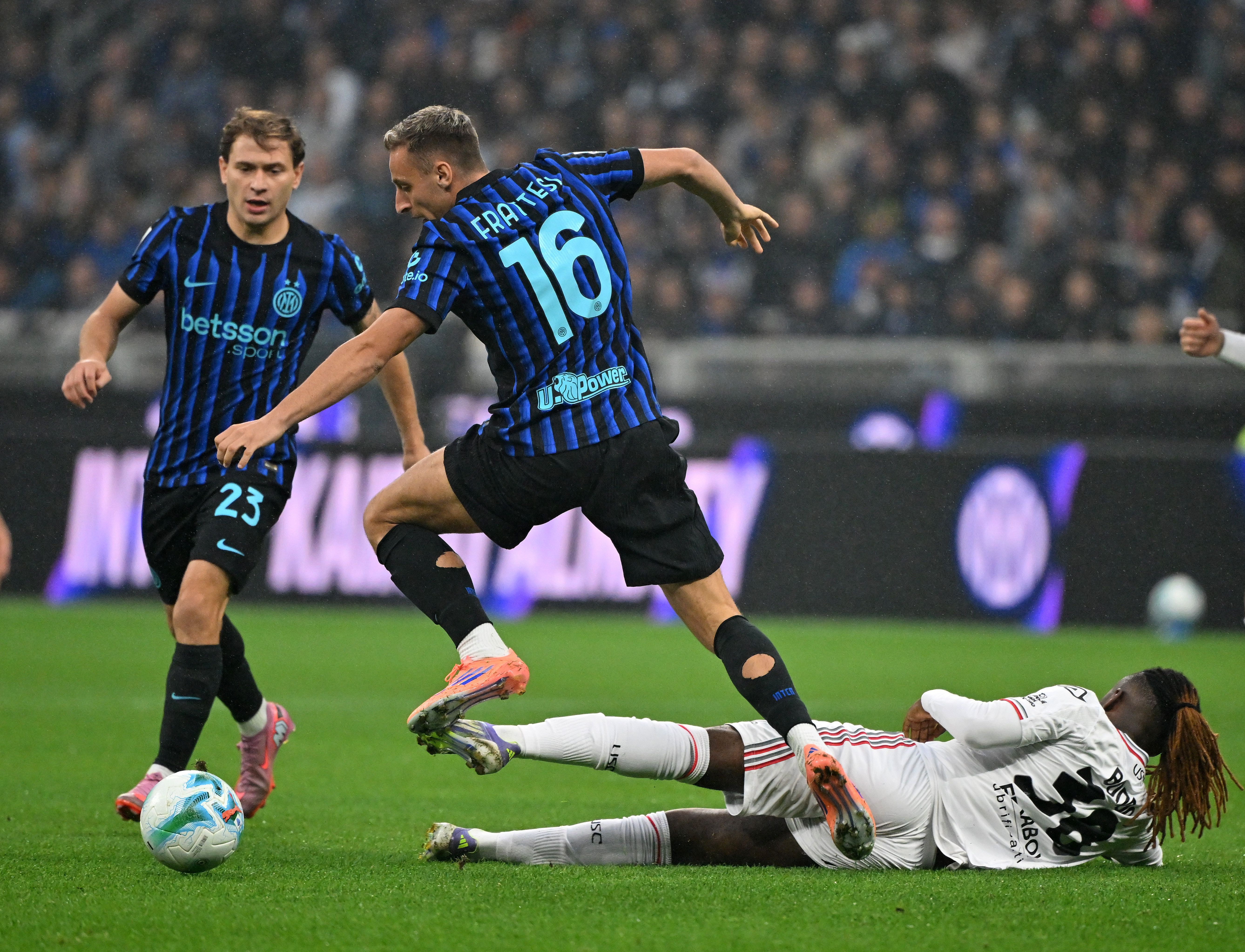 九游体育-AC米兰迎荷甲关键赛，今夜远射贴柱，目标明确，心理建设被强调