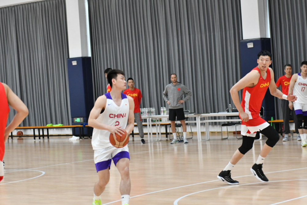 九游体育平台-关于深圳男篮训练开放日；转会期刷新队史纪录引欢呼；德国杯在即；年轻球员得到机会的信息